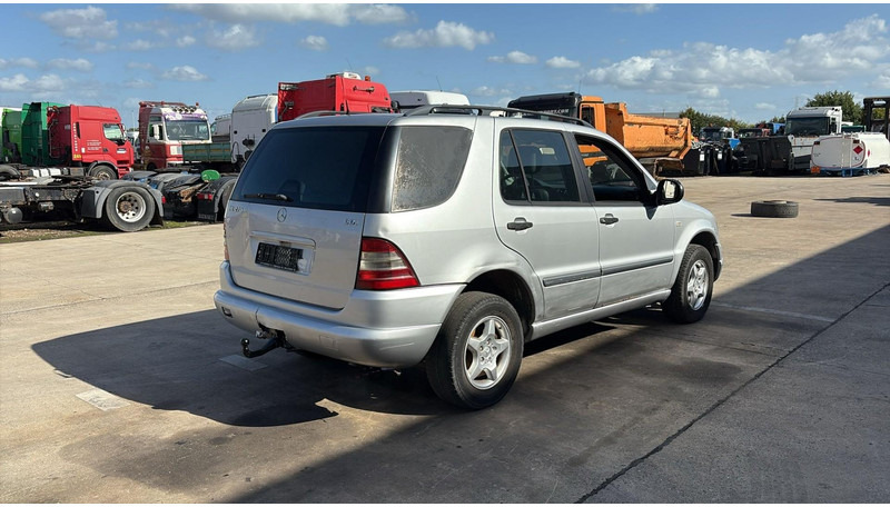 Mercedes-Benz M-Klasse ML 270 CDI - SUV: slika 4 Mercedes-Benz M-Klasse ML 270 CDI - SUV: slika 4