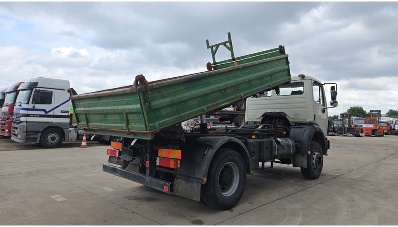 Mercedes-Benz SK 1824 (V6 / 4X4 / GRAND PONT / LAMES / PROPRE / BOITE MANUELLE) - Istovarivač: slika 4 Mercedes-Benz SK 1824 (V6 / 4X4 / GRAND PONT / LAMES / PROPRE / BOITE MANUELLE) - Istovarivač: slika 4
