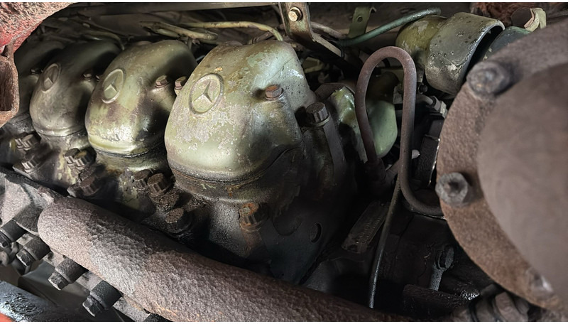 Kamion sa golom šasijom i zatvorenom kabinom Mercedes-Benz SK 2233 (GRAND PONT / V8 AVEC 2X TURBO / BIG AXLE): slika 20