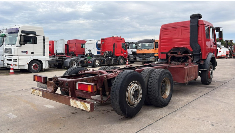 Mercedes-Benz SK 2233 (GRAND PONT / V8 AVEC 2X TURBO / BIG AXLE) - Kamion sa golom šasijom i zatvorenom kabinom: slika 4 Mercedes-Benz SK 2233 (GRAND PONT / V8 AVEC 2X TURBO / BIG AXLE) - Kamion sa golom šasijom i zatvorenom kabinom: slika 4