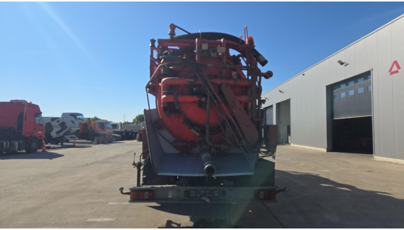 Mercedes-Benz SK 2435 (15.000 L / V8 AVEC 2X TURBO / BOITE MANUELLE / TRES BONNE ETAT / GRAND PONT) - Vakuumska cisterna: slika 5 Mercedes-Benz SK 2435 (15.000 L / V8 AVEC 2X TURBO / BOITE MANUELLE / TRES BONNE ETAT / GRAND PONT) - Vakuumska cisterna: slika 5