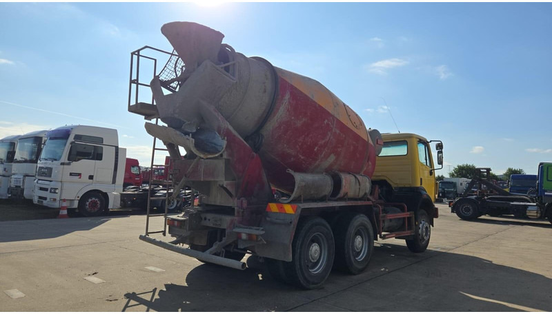 Mercedes-Benz SK 2527 (MALAXEUR / MIXER / POSSIBLE COMME CHASSIS / 6X4 / LAMES / GRAND PONT) - Mikser za beton: slika 4 Mercedes-Benz SK 2527 (MALAXEUR / MIXER / POSSIBLE COMME CHASSIS / 6X4 / LAMES / GRAND PONT) - Mikser za beton: slika 4