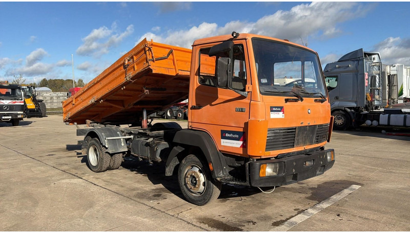 Mercedes-Benz SK 814 (3 WAY TIPPER / MANUAL PUMP / AUXILAIRY / SPER / STEEL SUSP. / LAMES) - Istovarivač: slika 2 Mercedes-Benz SK 814 (3 WAY TIPPER / MANUAL PUMP / AUXILAIRY / SPER / STEEL SUSP. / LAMES) - Istovarivač: slika 2