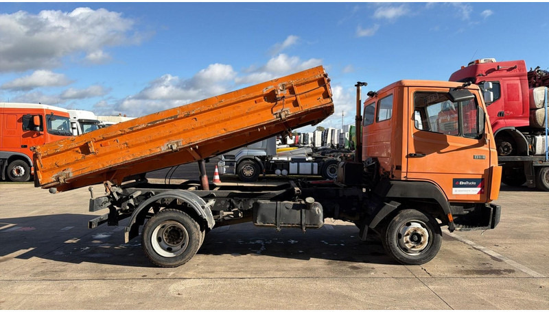 Mercedes-Benz SK 814 (3 WAY TIPPER / MANUAL PUMP / AUXILAIRY / SPER / STEEL SUSP. / LAMES) - Istovarivač: slika 3 Mercedes-Benz SK 814 (3 WAY TIPPER / MANUAL PUMP / AUXILAIRY / SPER / STEEL SUSP. / LAMES) - Istovarivač: slika 3