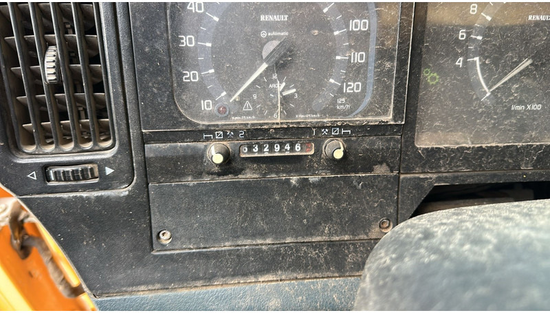 Lizing Renault Kerax 385 (POMPE MANUELLE / MANUAL PUMP / 6X4 / LAMES / GRAND PONT) Renault Kerax 385 (POMPE MANUELLE / MANUAL PUMP / 6X4 / LAMES / GRAND PONT): slika 14 Lizing Renault Kerax 385 (POMPE MANUELLE / MANUAL PUMP / 6X4 / LAMES / GRAND PONT) Renault Kerax 385 (POMPE MANUELLE / MANUAL PUMP / 6X4 / LAMES / GRAND PONT): slika 14