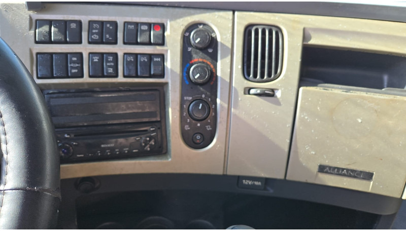 Kamion sa golom šasijom i zatvorenom kabinom Renault Premium 450 DXI (BOITE MANUELLE / MANUAL GEARBOX / 6X2 / LAMES DEVANT): slika 14