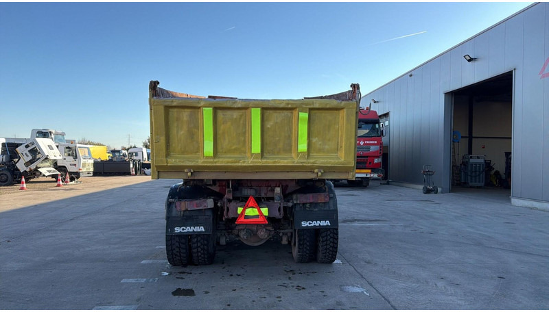 Scania 92 M (MANUAL PUMP / 6X4 / STEEL SUSP. / LAMES / POMPE MANUELLE) - Istovarivač: slika 5 Scania 92 M (MANUAL PUMP / 6X4 / STEEL SUSP. / LAMES / POMPE MANUELLE) - Istovarivač: slika 5