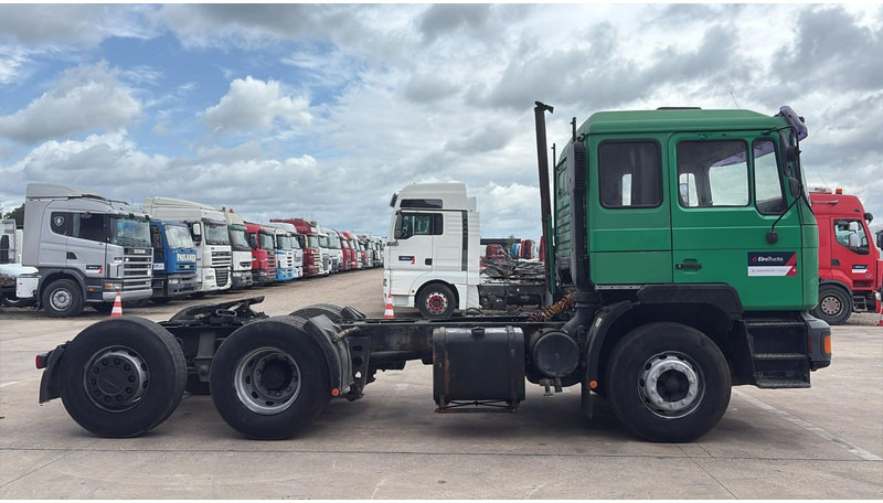 MAN 25.372 (6X2 / MANUAL PUMP / POMPE MANUELLE / 8 TYRES / 6 CYLINDERS) - Tegljač: slika 4 MAN 25.372 (6X2 / MANUAL PUMP / POMPE MANUELLE / 8 TYRES / 6 CYLINDERS) - Tegljač: slika 4