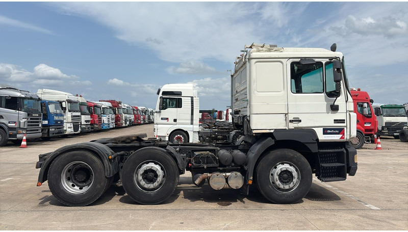 MAN 25.403 (6X2 / 6 CYLINDER / EURO 2 / MANUAL GEARBOX / 8 TYRES) - Tegljač: slika 3 MAN 25.403 (6X2 / 6 CYLINDER / EURO 2 / MANUAL GEARBOX / 8 TYRES) - Tegljač: slika 3