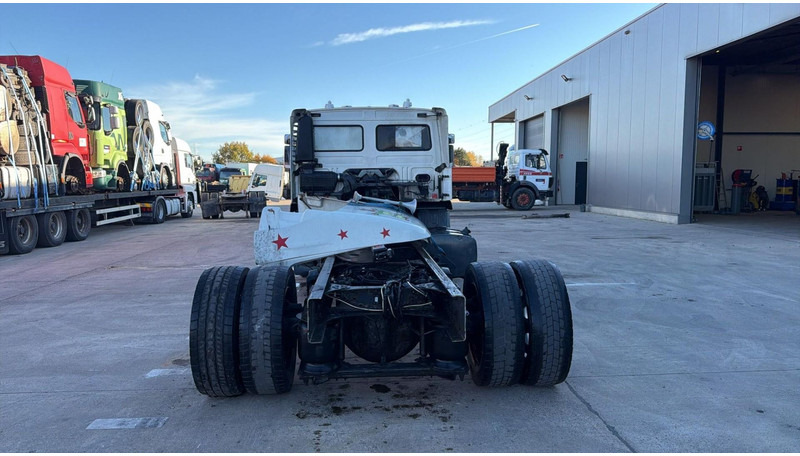 Volvo FL 6 - 220 (MANUAL GEARBOX / BOITE MANUELLE / 8 TONNES) - Kamion sa golom šasijom i zatvorenom kabinom: slika 5 Volvo FL 6 - 220 (MANUAL GEARBOX / BOITE MANUELLE / 8 TONNES) - Kamion sa golom šasijom i zatvorenom kabinom: slika 5