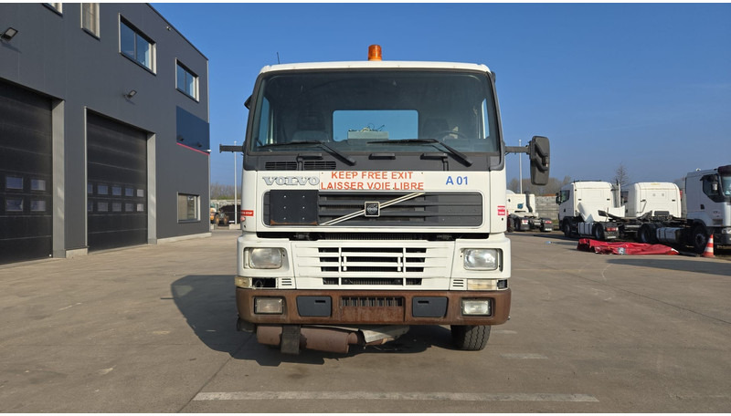 Volvo FM 7 - 290 (60.000 KM ORIGINAL !!! / POMPE MANUELLE / LAMES / GRAND PONT / EX AEROPORT) - Kamion sa golom šasijom i zatvorenom kabinom: slika 2 Volvo FM 7 - 290 (60.000 KM ORIGINAL !!! / POMPE MANUELLE / LAMES / GRAND PONT / EX AEROPORT) - Kamion sa golom šasijom i zatvorenom kabinom: slika 2