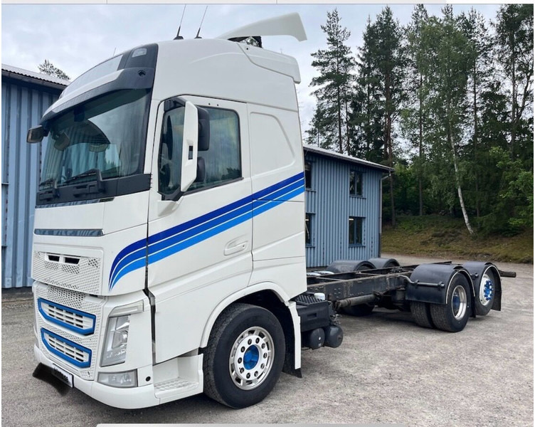 Volvo FH500 - Kamion sa golom šasijom i zatvorenom kabinom: slika 1 Volvo FH500 - Kamion sa golom šasijom i zatvorenom kabinom: slika 1