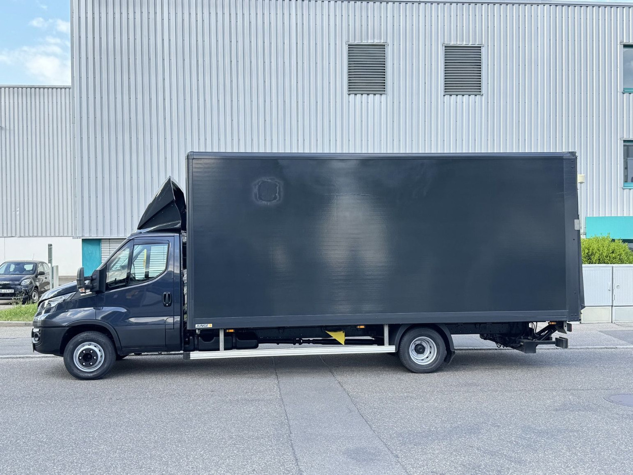 Iveco Daily 72c180 Hi-Matic Koffer LBW Luftgef. Klima - Dostavno vozilo sa zatvorenim sandukom: slika 4 Iveco Daily 72c180 Hi-Matic Koffer LBW Luftgef. Klima - Dostavno vozilo sa zatvorenim sandukom: slika 4