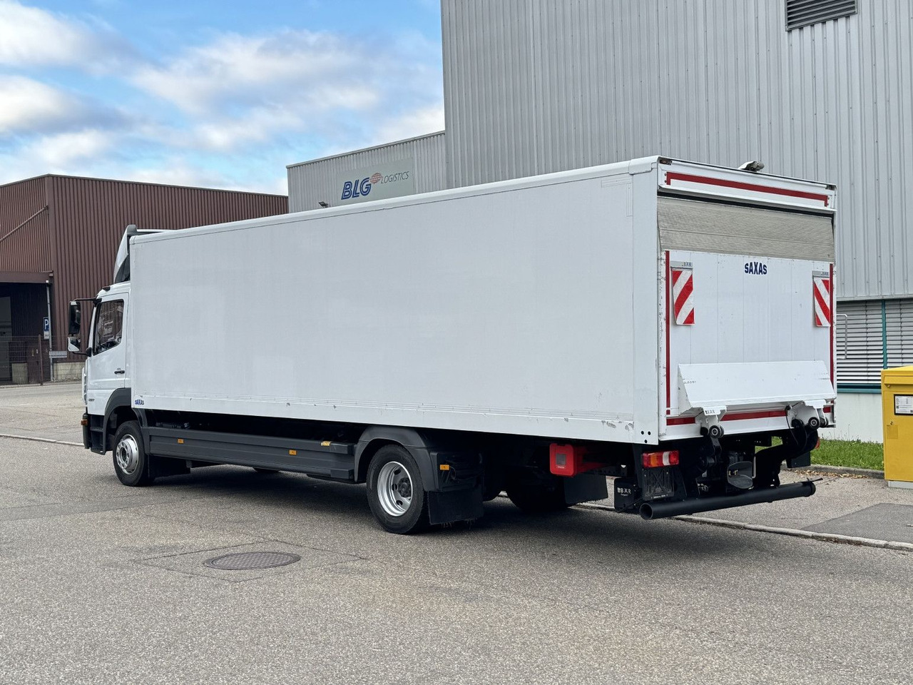 Mercedes-Benz Atego 1227L Koffer 8m LBW Klima Diff. Sperre - Kamion sa zatvorenim sandukom: slika 5 Mercedes-Benz Atego 1227L Koffer 8m LBW Klima Diff. Sperre - Kamion sa zatvorenim sandukom: slika 5