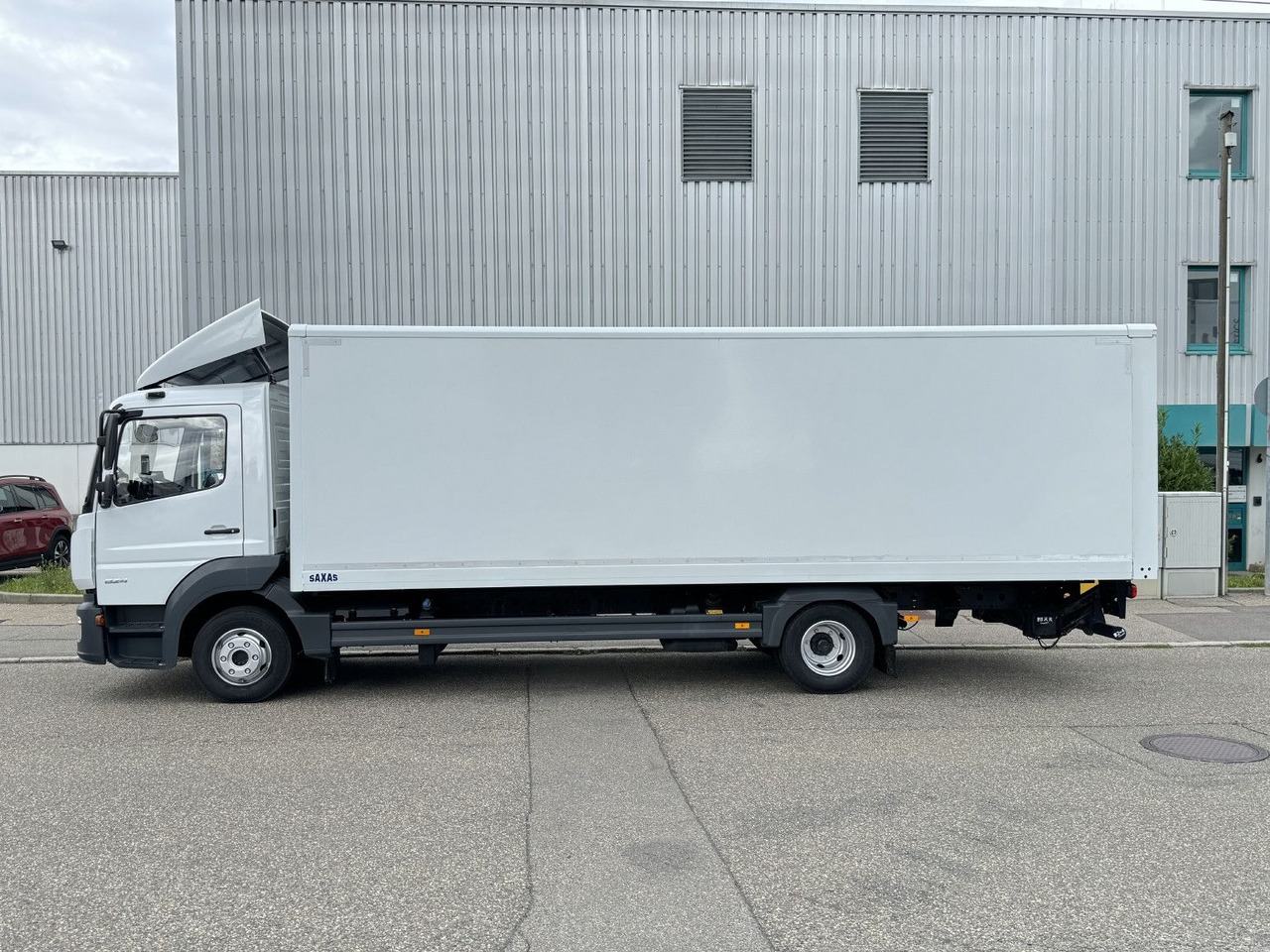 Mercedes-Benz Atego 824L Koffer 7,1m LBW Klima Diff. Sperre - Dostavno vozilo sa zatvorenim sandukom: slika 4 Mercedes-Benz Atego 824L Koffer 7,1m LBW Klima Diff. Sperre - Dostavno vozilo sa zatvorenim sandukom: slika 4