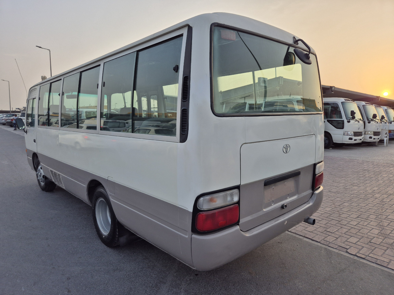 TOYOTA Coaster ... 25 places ...climatisé - Minibus, Putnički kombi: slika 3 TOYOTA Coaster ... 25 places ...climatisé - Minibus, Putnički kombi: slika 3