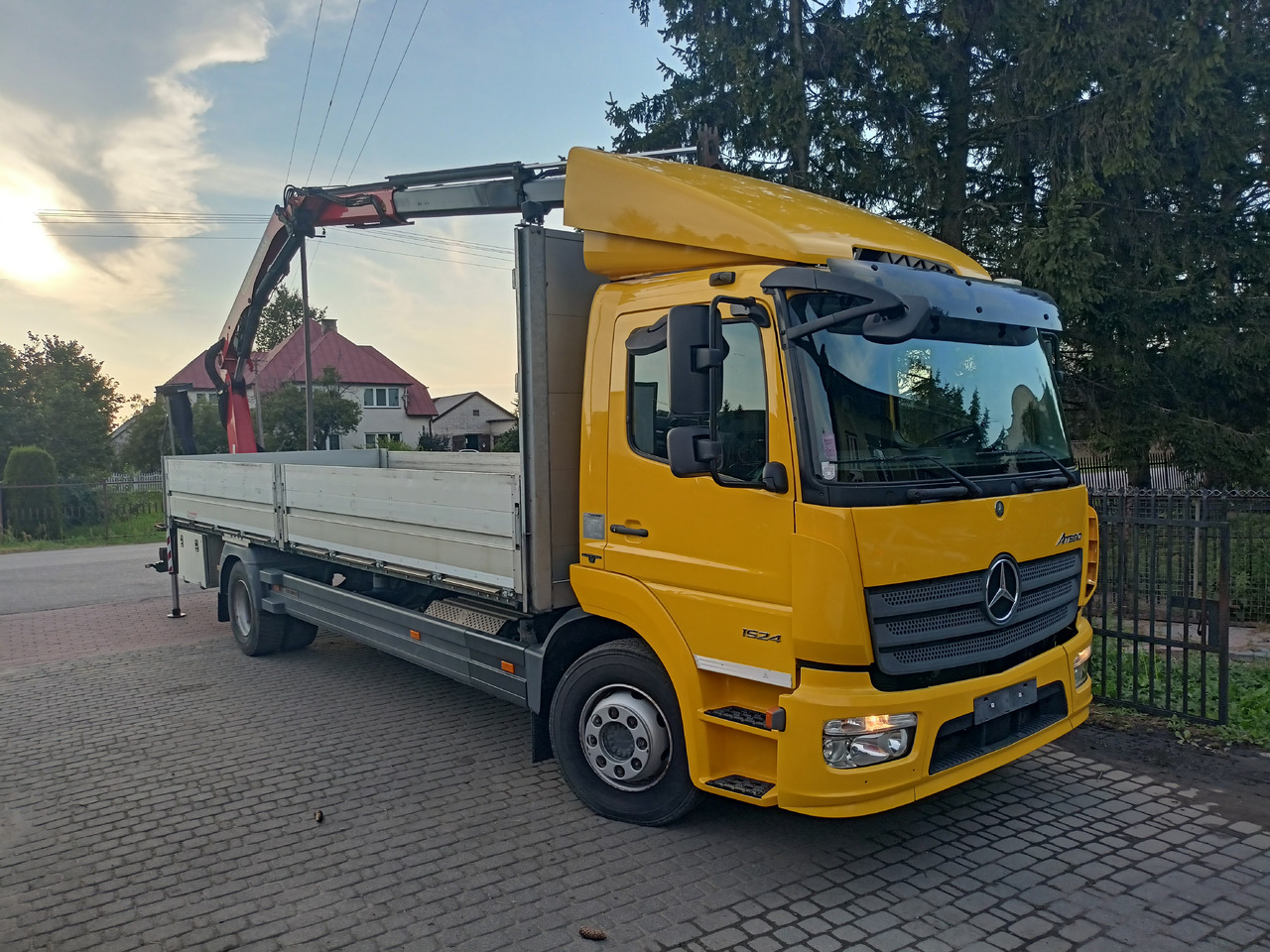 MERCEDES-BENZ Atego 1524 - Kamion sa dizalicom: slika 1 MERCEDES-BENZ Atego 1524 - Kamion sa dizalicom: slika 1