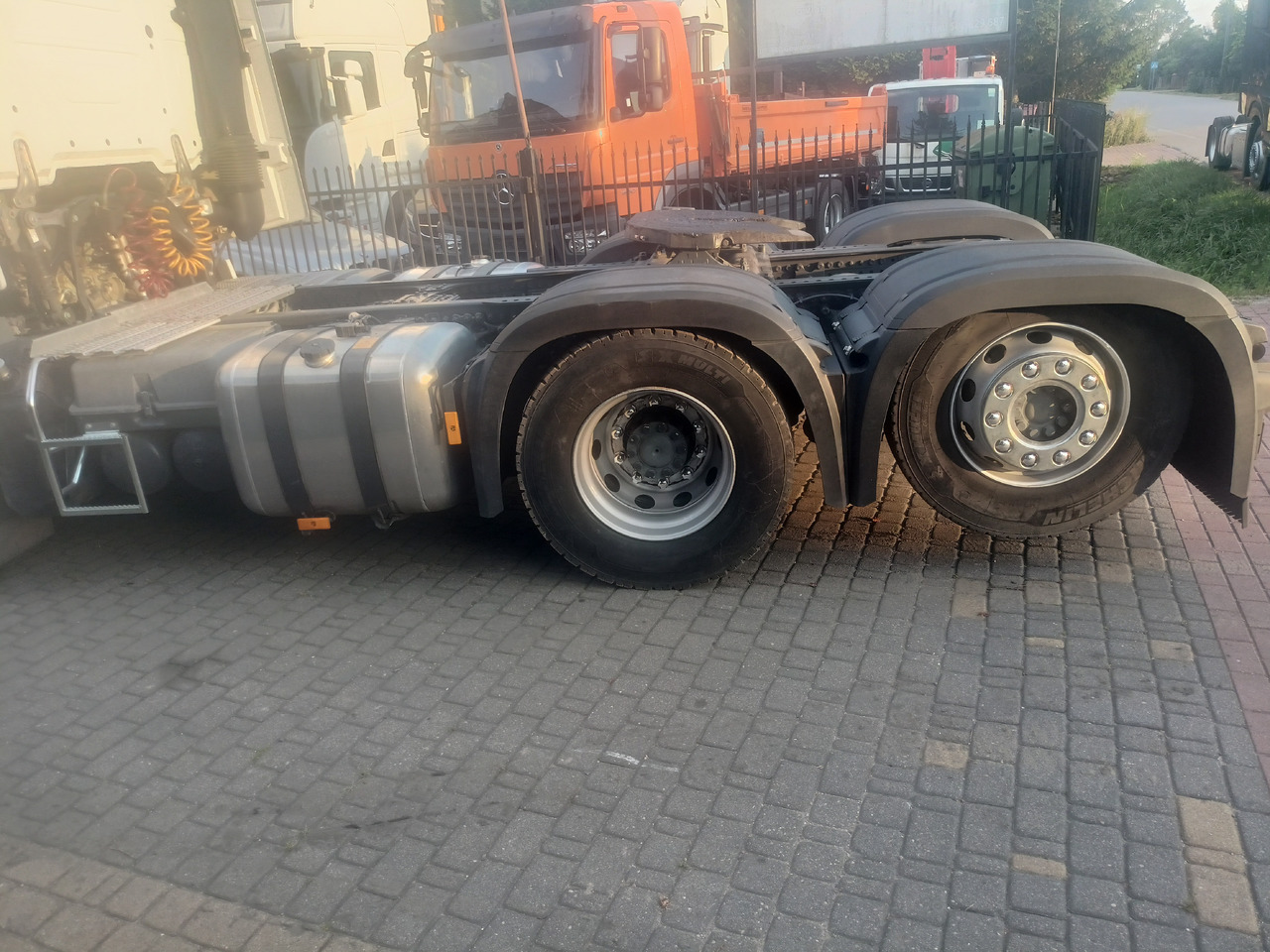 Mercedes-Benz Actros 2551 - Tegljač: slika 2 Mercedes-Benz Actros 2551 - Tegljač: slika 2