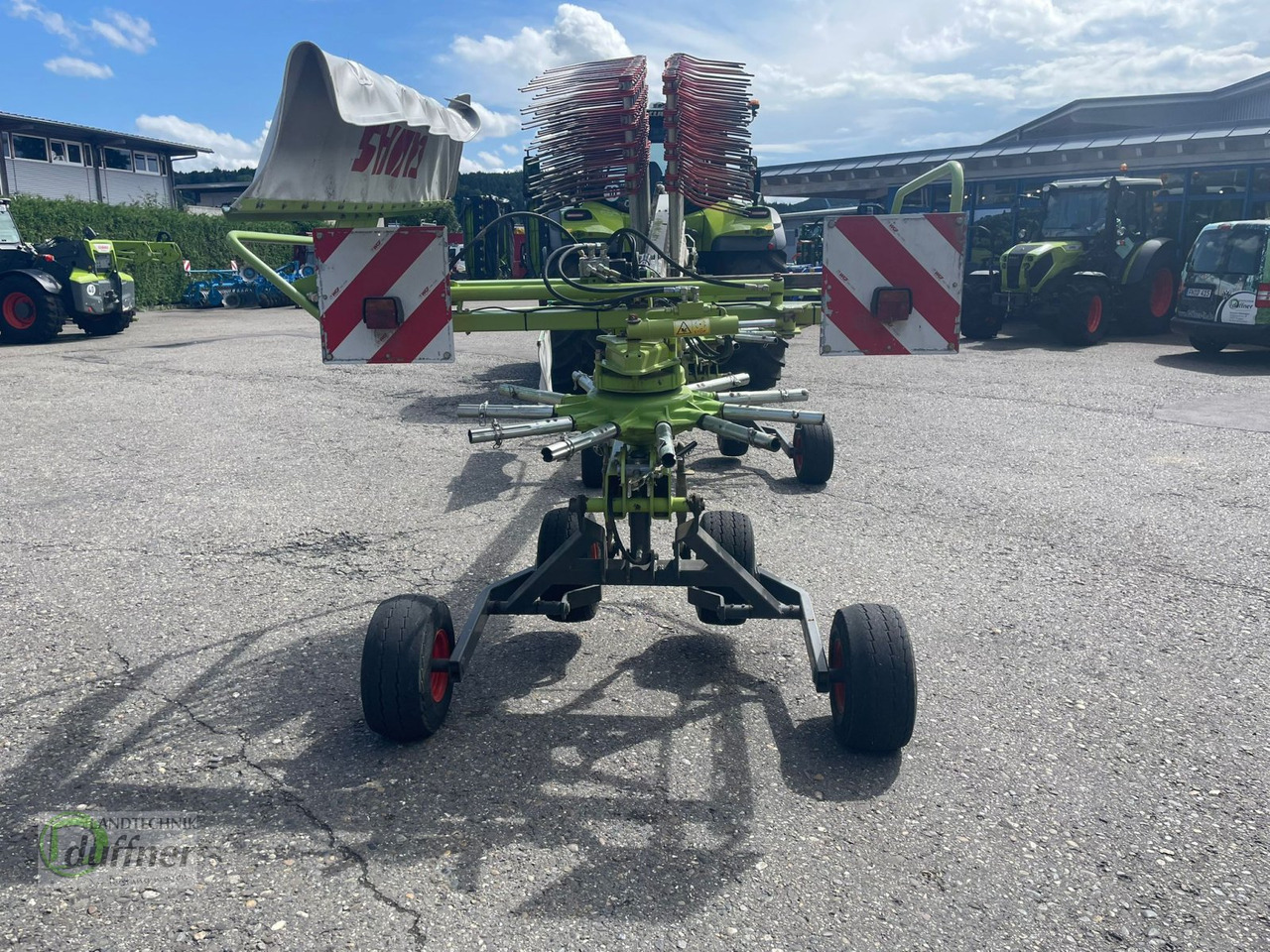 CLAAS Liner 650 Twin - Prevrtač/ Grabuljač: slika 3 CLAAS Liner 650 Twin - Prevrtač/ Grabuljač: slika 3