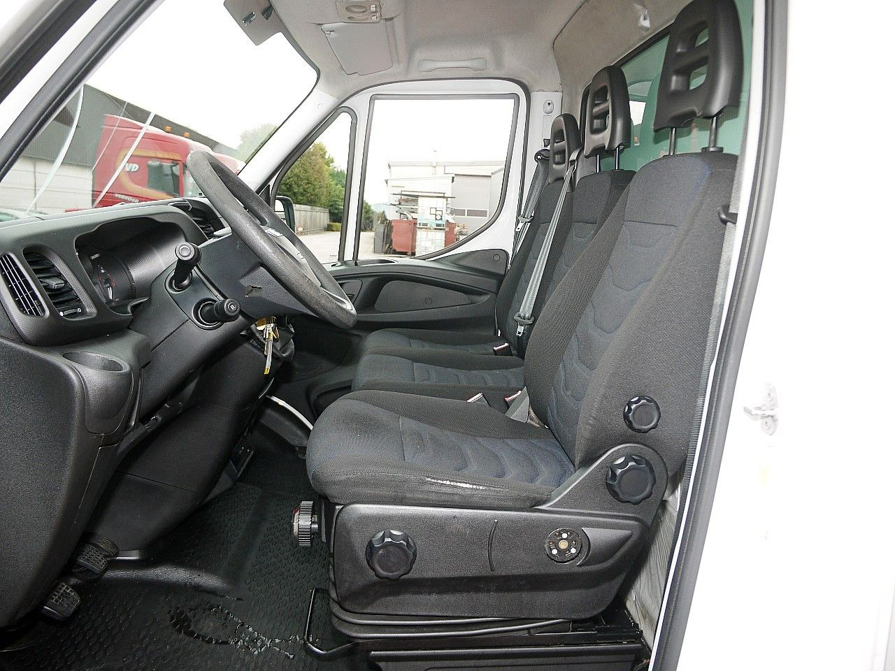 Dostavno vozilo hladnjača Iveco 35C16 DAILY KUHLKOFFER CARRIER XARIOS 350: slika 12 Dostavno vozilo hladnjača Iveco 35C16 DAILY KUHLKOFFER CARRIER XARIOS 350: slika 12