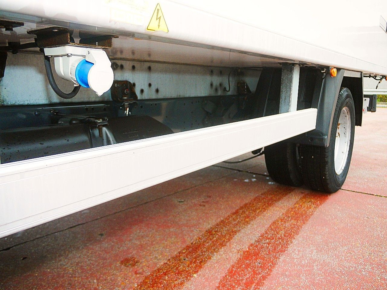 Dostavno vozilo hladnjača Iveco 35C16 DAILY KUHLKOFFER CARRIER XARIOS 350: slika 17 Dostavno vozilo hladnjača Iveco 35C16 DAILY KUHLKOFFER CARRIER XARIOS 350: slika 17