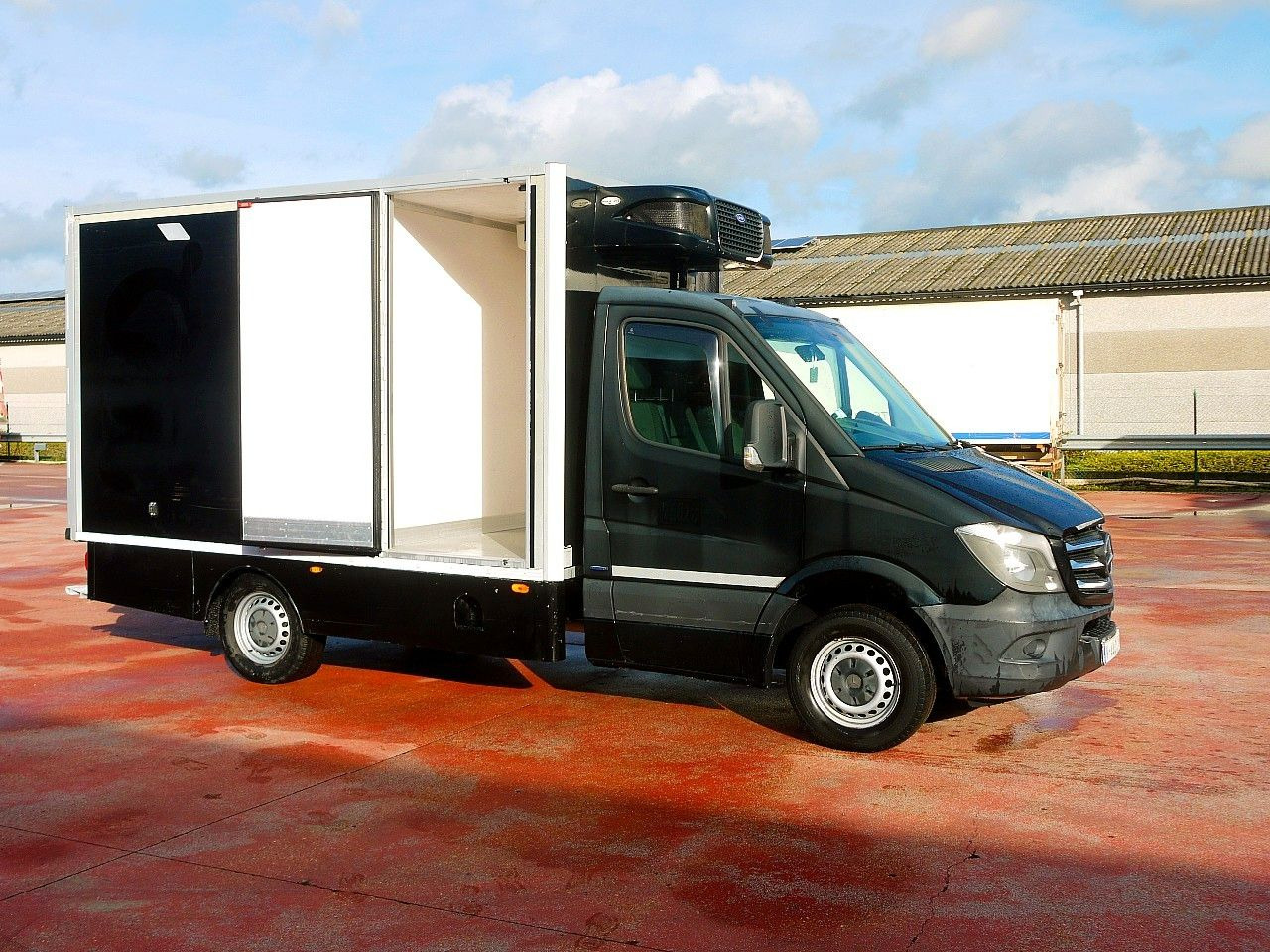 Mercedes-Benz 319 SPRINTER V6 KUHLKOFFER CARRIER PULSOR 600 MT - Dostavno vozilo hladnjača: slika 4 Mercedes-Benz 319 SPRINTER V6 KUHLKOFFER CARRIER PULSOR 600 MT - Dostavno vozilo hladnjača: slika 4