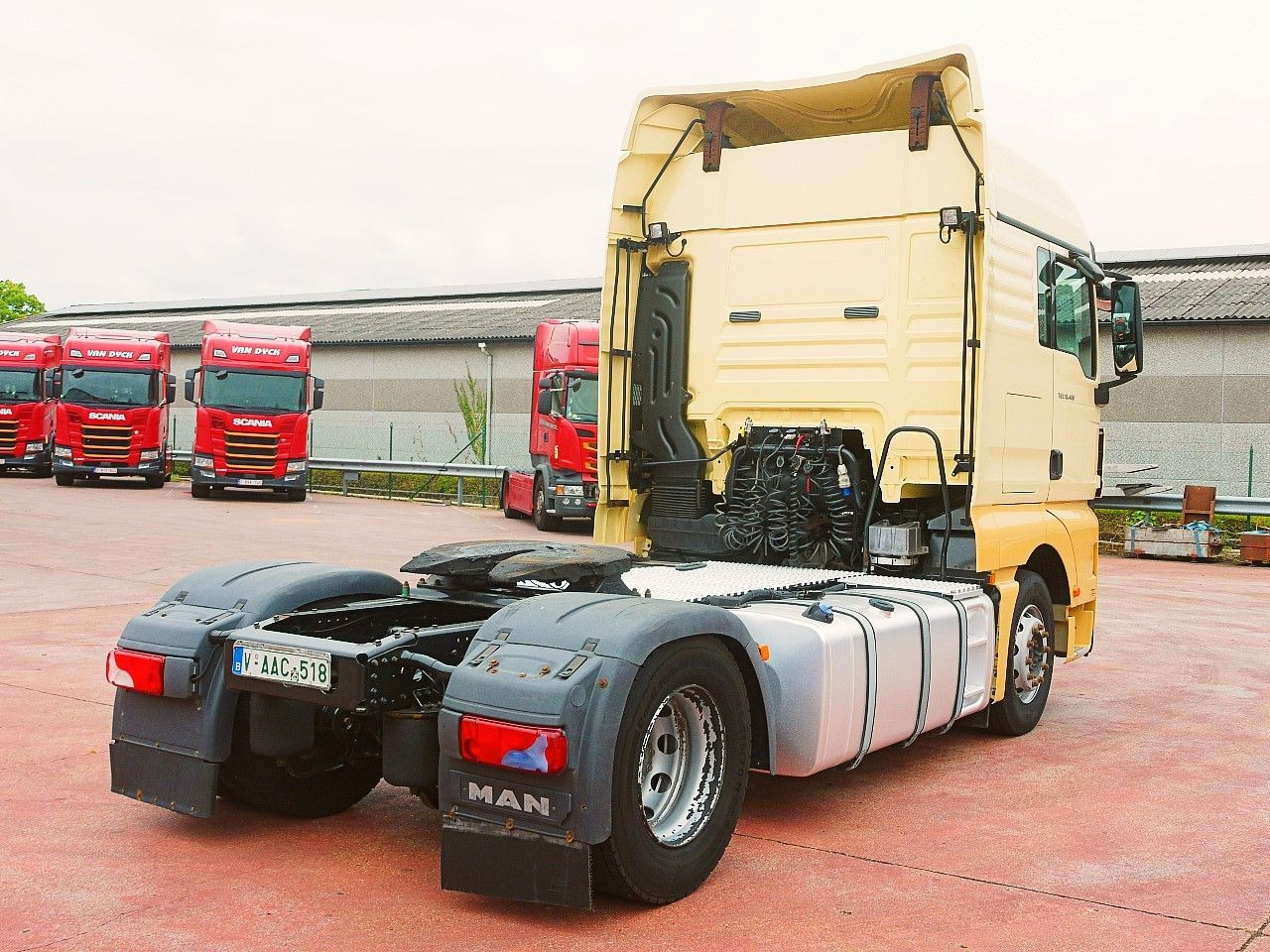 MAN TGX 18.400 TOP ZUSTAND 1e hand A/C - Tegljač: slika 4 MAN TGX 18.400 TOP ZUSTAND 1e hand A/C - Tegljač: slika 4