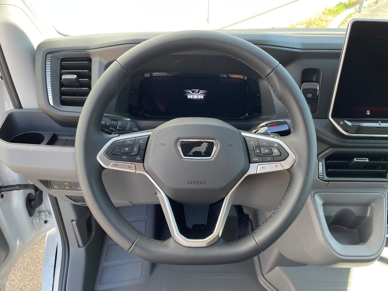 Furgon MAN TGE 3.180 L3H3 Kasten STANDHZ ACC NAVI KAMERA: slika 13 Furgon MAN TGE 3.180 L3H3 Kasten STANDHZ ACC NAVI KAMERA: slika 13