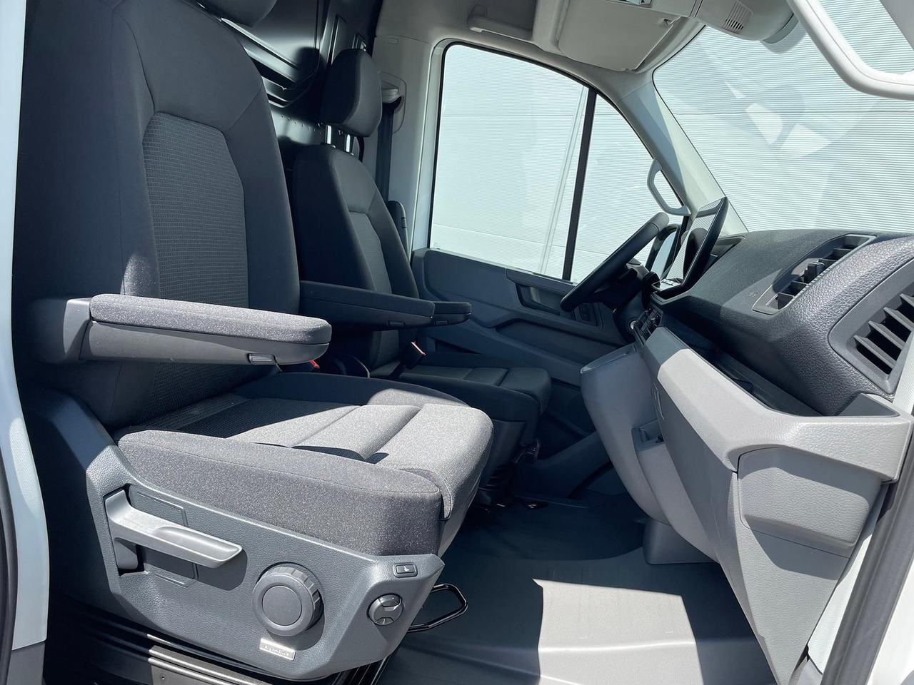 Furgon MAN TGE 3.180 L3H3 Kasten STANDHZ ACC NAVI KAMERA: slika 15 Furgon MAN TGE 3.180 L3H3 Kasten STANDHZ ACC NAVI KAMERA: slika 15