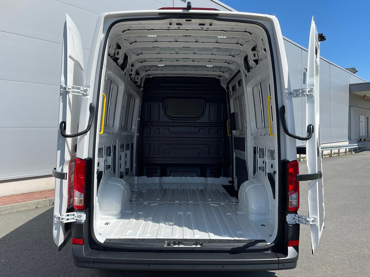 Furgon MAN TGE 3.180 L3H3 Kasten STANDHZ ACC NAVI KAMERA: slika 11 Furgon MAN TGE 3.180 L3H3 Kasten STANDHZ ACC NAVI KAMERA: slika 11