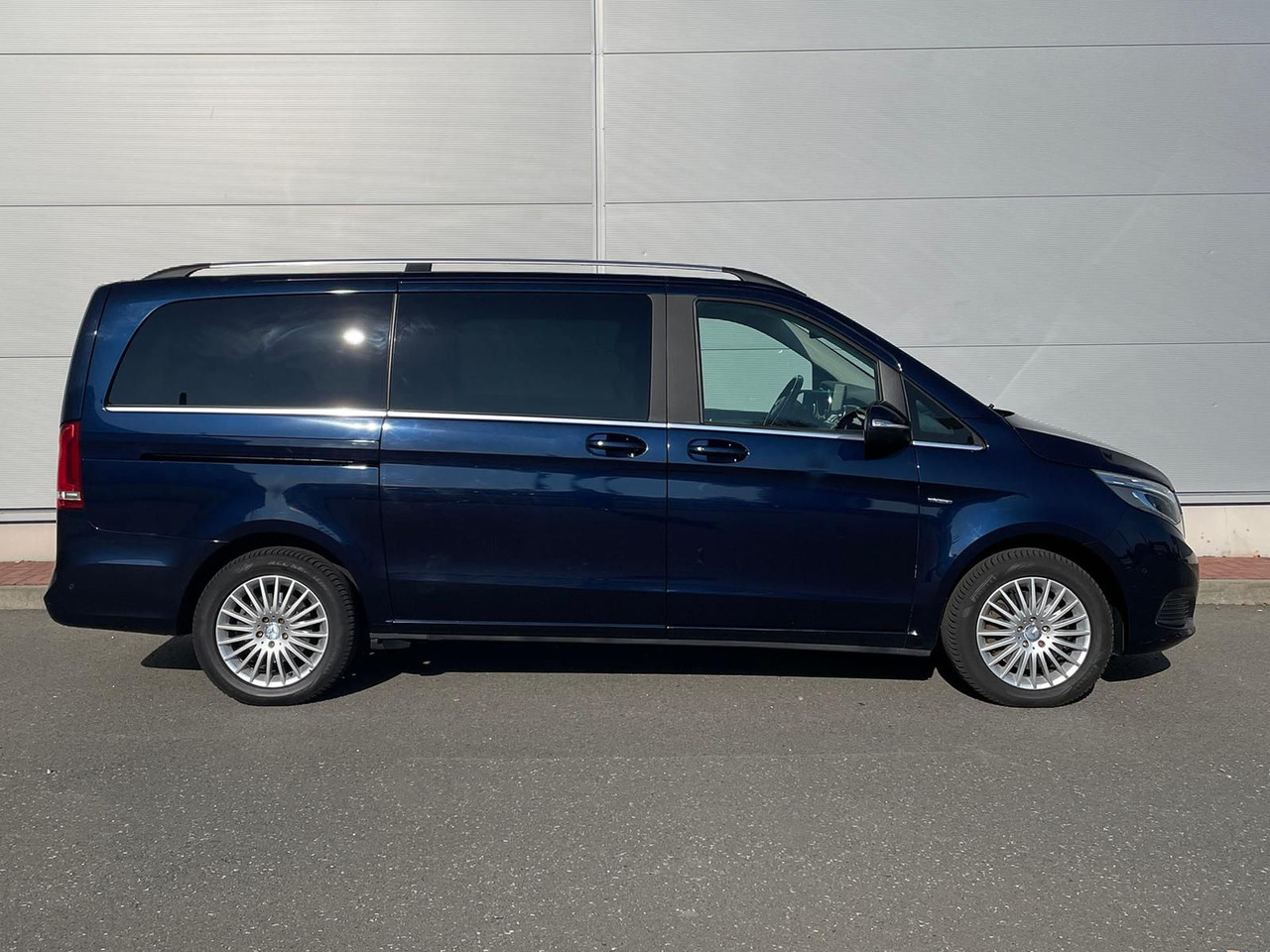 Mercedes-Benz V 250 d Avantgarde 360°KAMERA LED ALLRAD - Putnički kombi: slika 5 Mercedes-Benz V 250 d Avantgarde 360°KAMERA LED ALLRAD - Putnički kombi: slika 5