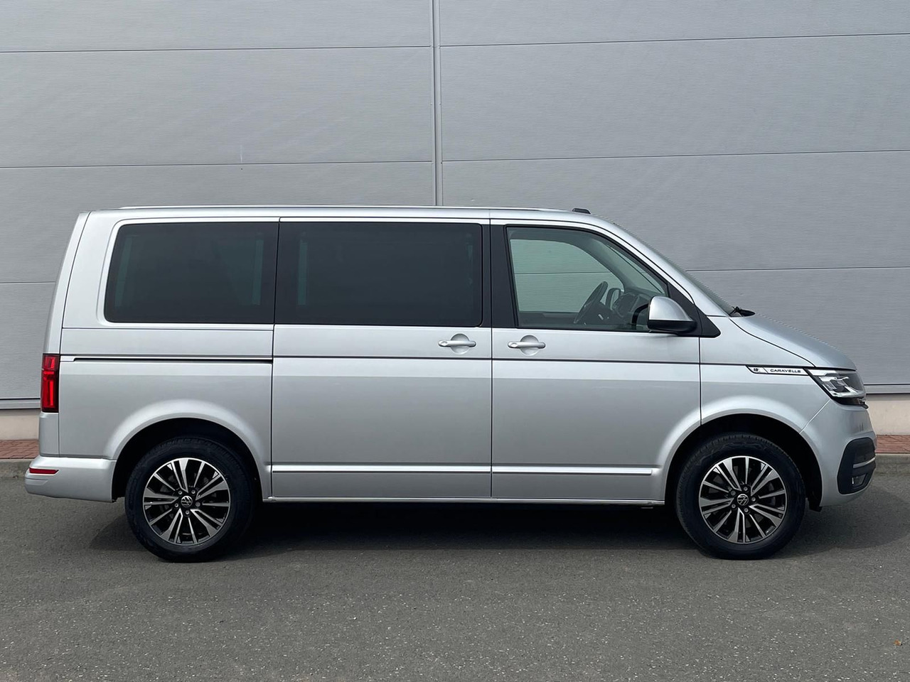 Volkswagen T6.1 Caravelle Highline STANDHZ NAVI LEDER PDC - Putnički kombi: slika 5 Volkswagen T6.1 Caravelle Highline STANDHZ NAVI LEDER PDC - Putnički kombi: slika 5