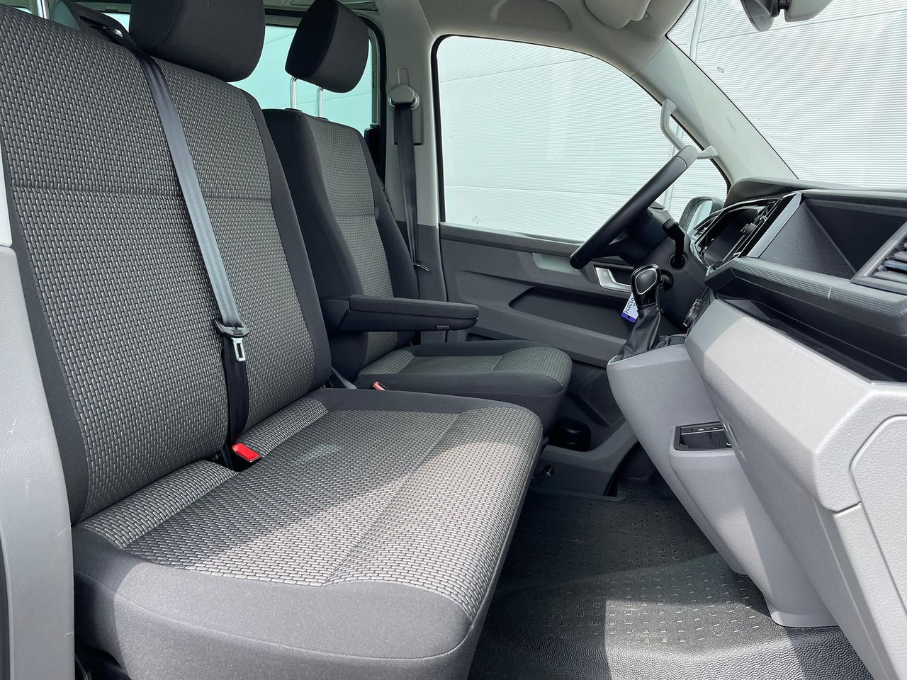 Novu Furgon Volkswagen T6.1 Transporter 2.0 TDI lang 4MOTION SITZHZ NAV: slika 16