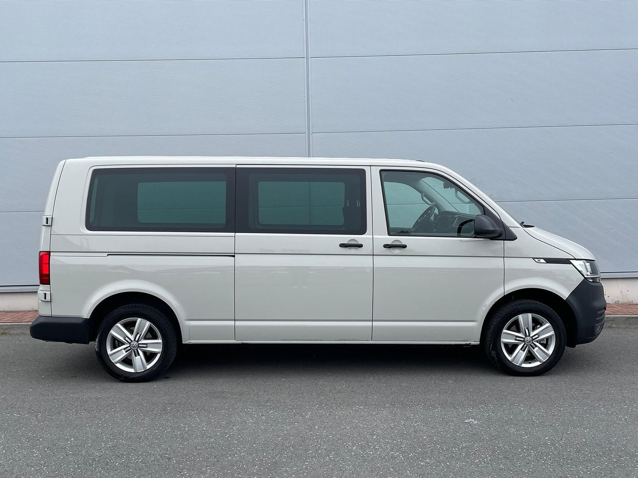 Volkswagen T6.1 Transporter 2.0 TDI lang 4MOTION SITZHZ NAV - Furgon: slika 5 Volkswagen T6.1 Transporter 2.0 TDI lang 4MOTION SITZHZ NAV - Furgon: slika 5