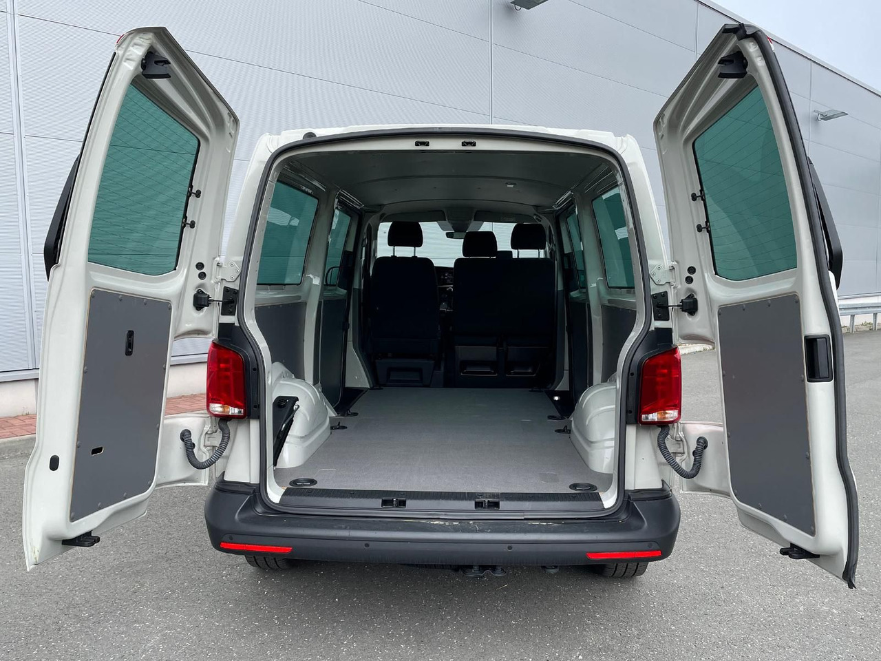 Novu Furgon Volkswagen T6.1 Transporter 2.0 TDI lang 4MOTION SITZHZ NAV: slika 31