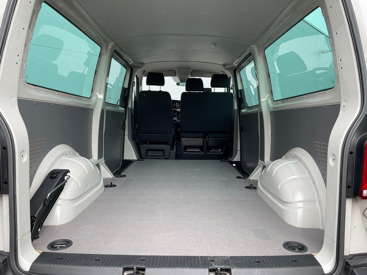 Novu Furgon Volkswagen T6.1 Transporter 2.0 TDI lang 4MOTION SITZHZ NAV: slika 11