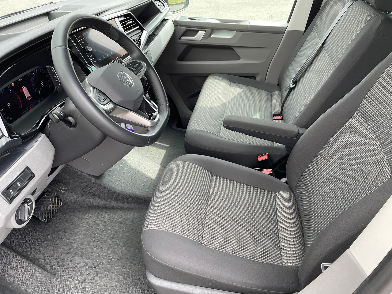 Novu Furgon Volkswagen T6.1 Transporter 2.0 TDI lang 4MOTION SITZHZ NAV: slika 12