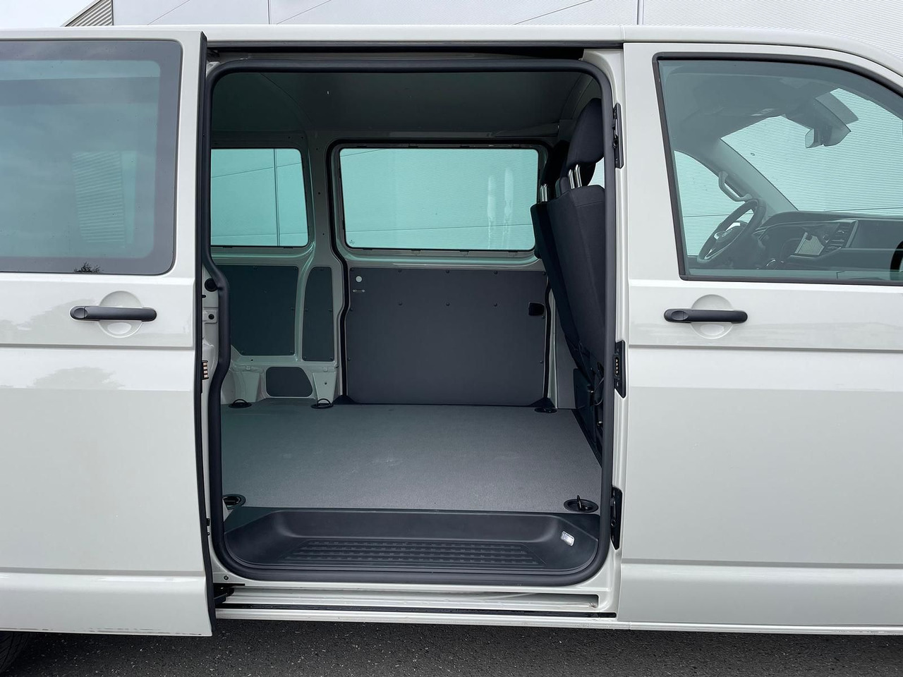 Novu Furgon Volkswagen T6.1 Transporter 2.0 TDI lang 4MOTION SITZHZ NAV: slika 9