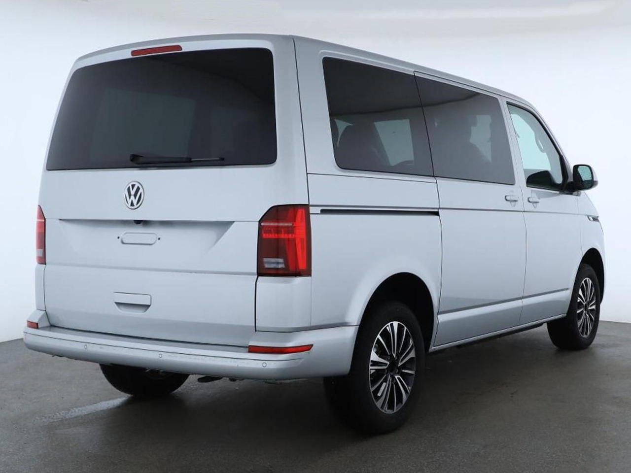 Volkswagen T6.1 Transporter Kombi KR LED STANDHZ ACC NAVI - Karavan: slika 2 Volkswagen T6.1 Transporter Kombi KR LED STANDHZ ACC NAVI - Karavan: slika 2