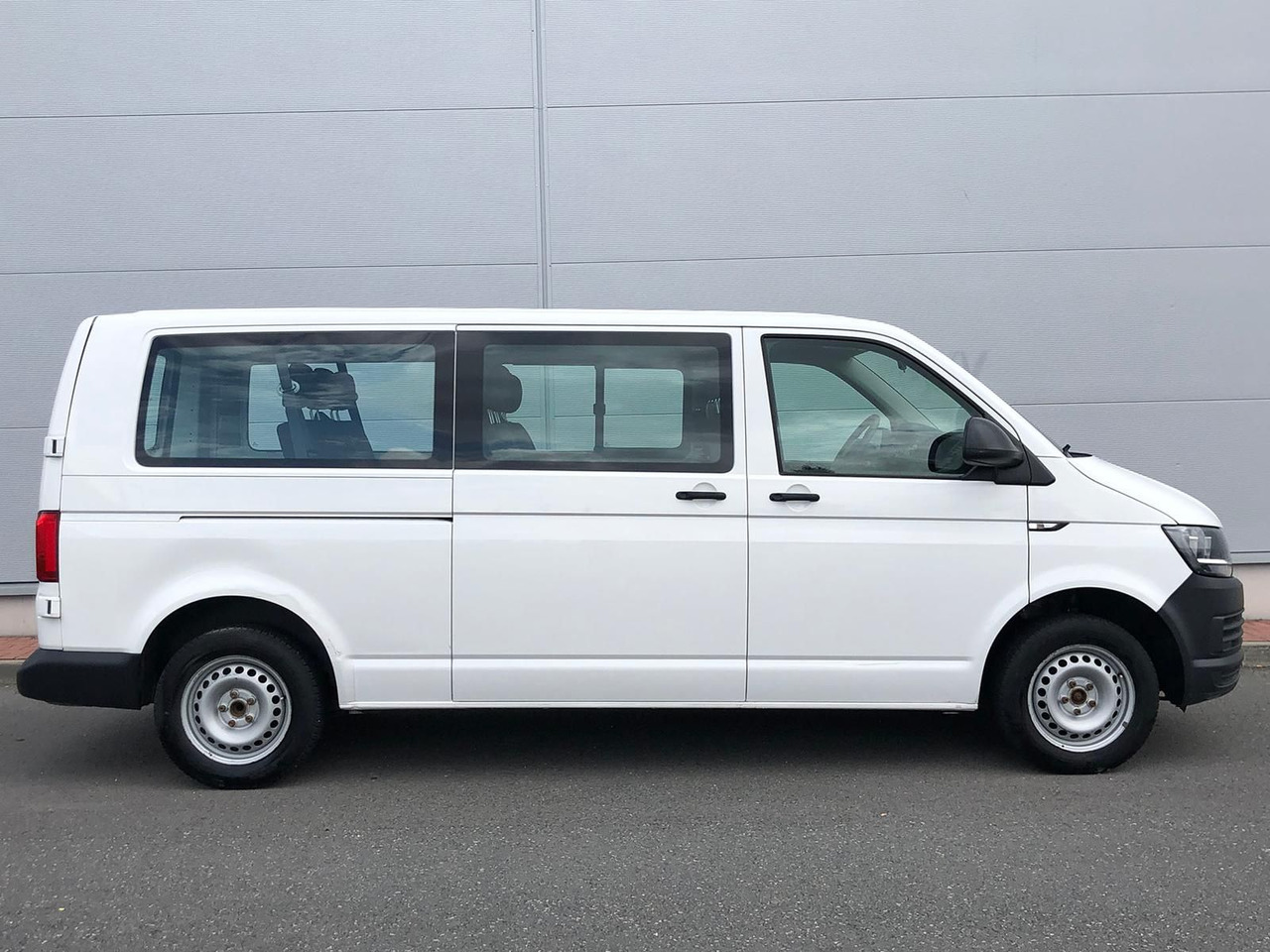 Volkswagen T6 Transporter 2.0 TDI Kombi lang 9-SITZE TEMP - Minibus, Putnički kombi: slika 5 Volkswagen T6 Transporter 2.0 TDI Kombi lang 9-SITZE TEMP - Minibus, Putnički kombi: slika 5