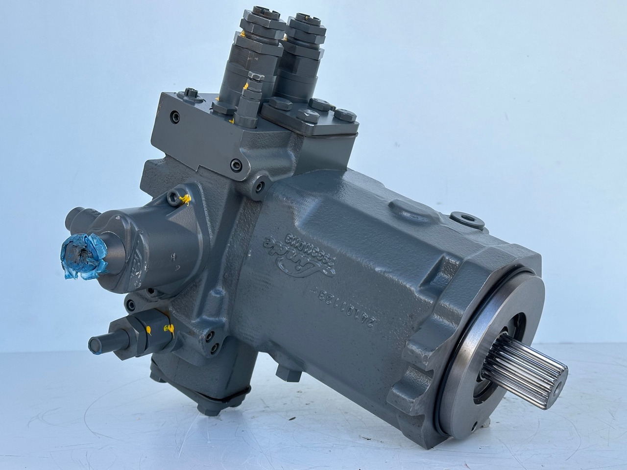 LIEBHERR - LINDE Original Hydromotor Typ:HMF75-02 2560 G 03 mit ID-Nr.10007106. A914 B-LI, A914 LI, A924 B-LI, A924 LI, MG15, MBG12, MG20, MFG10, BG12H #HYX293G00103# - Hidraulični motor za Bager točkaš: slika 3 LIEBHERR - LINDE Original Hydromotor Typ:HMF75-02 2560 G 03 mit ID-Nr.10007106. A914 B-LI, A914 LI, A924 B-LI, A924 LI, MG15, MBG12, MG20, MFG10, BG12H #HYX293G00103# - Hidraulični motor za Bager točkaš: slika 3