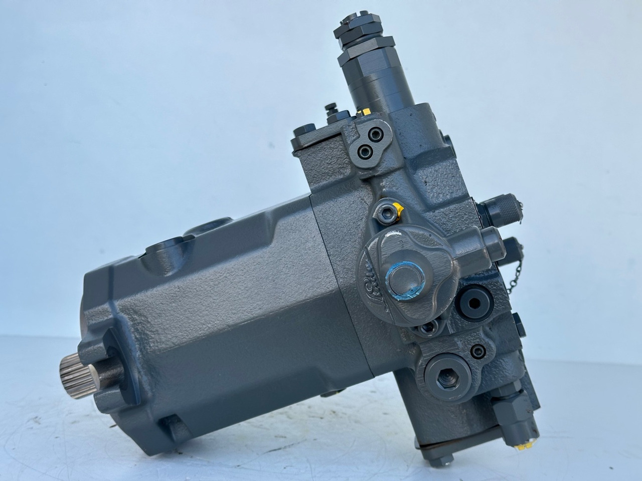 LIEBHERR - LINDE Original Hydromotor Typ:HMF75-02 2560 G 03 mit ID-Nr.10007106. A914 B-LI, A914 LI, A924 B-LI, A924 LI, MG15, MBG12, MG20, MFG10, BG12H #HYX293G00103# - Hidraulični motor za Bager točkaš: slika 5 LIEBHERR - LINDE Original Hydromotor Typ:HMF75-02 2560 G 03 mit ID-Nr.10007106. A914 B-LI, A914 LI, A924 B-LI, A924 LI, MG15, MBG12, MG20, MFG10, BG12H #HYX293G00103# - Hidraulični motor za Bager točkaš: slika 5