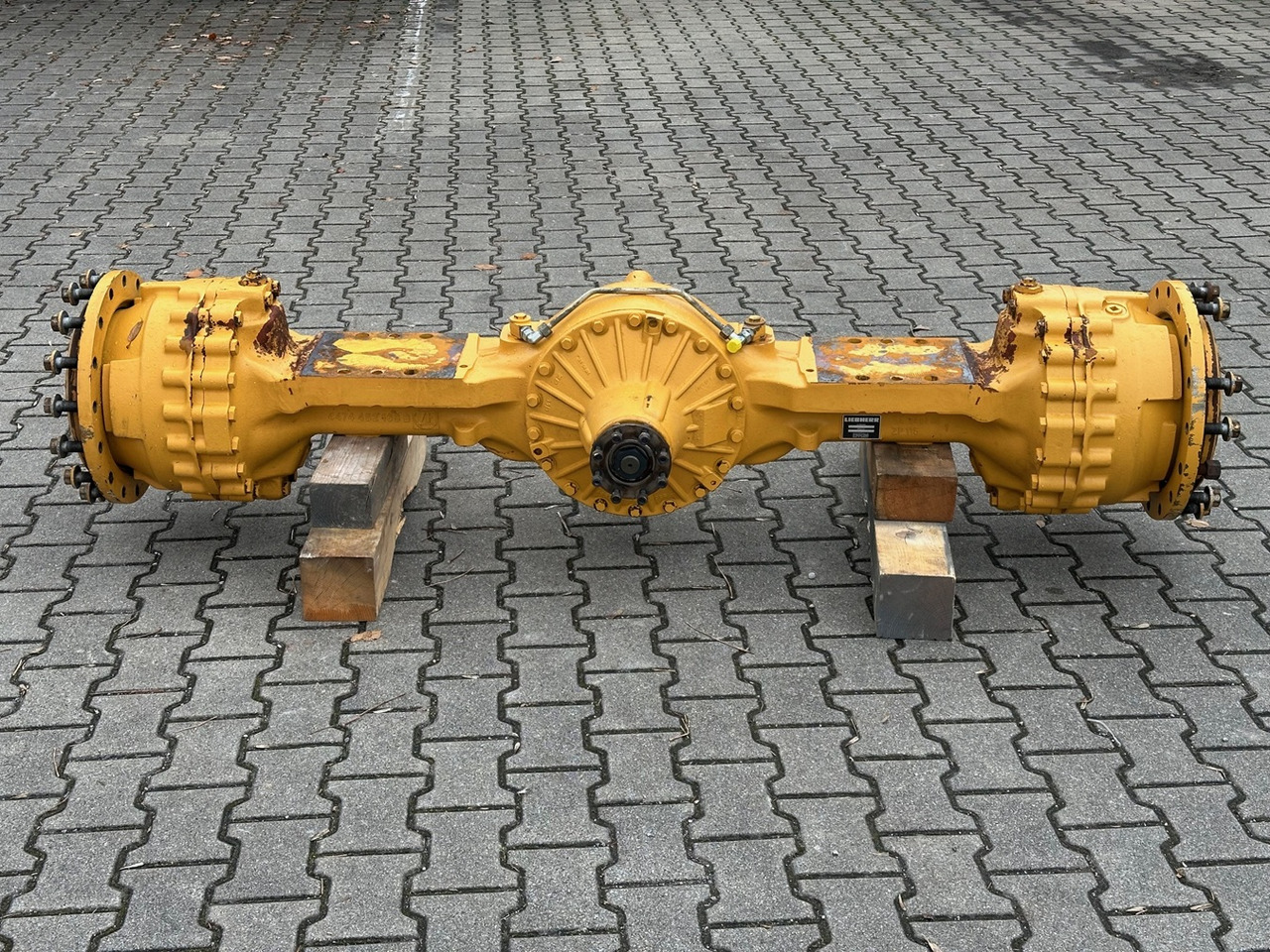 LIEBHERR Original Hinterachse-Planetenstarrachse Typ:MT-L3085. ID-Nr.10022957 – ID-Nr.10425800. L544-443, L544-445, L550-456, L554-453, L556-454. #10425800.1789310# - Zadnja osovina za Utovarivač točkaš: slika 1 LIEBHERR Original Hinterachse-Planetenstarrachse Typ:MT-L3085. ID-Nr.10022957 – ID-Nr.10425800. L544-443, L544-445, L550-456, L554-453, L556-454. #10425800.1789310# - Zadnja osovina za Utovarivač točkaš: slika 1