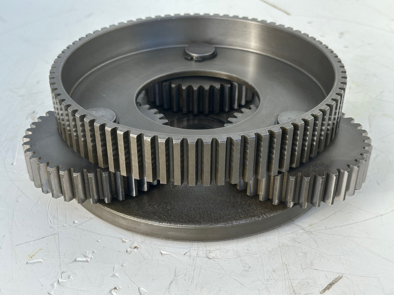 LIEBHERR Original Planetenträger ID-Nr.944171103 mit Planetenräder ID-Nr.944110603-ID-Nr.90201469 mit Lamellenträger ID-Nr.944112103. A900C,A944B,E942,LOS942,LOS944,P942,P944,R942,R944,R944B. #HRV# - Motor okretanja za Bager: slika 2 LIEBHERR Original Planetenträger ID-Nr.944171103 mit Planetenräder ID-Nr.944110603-ID-Nr.90201469 mit Lamellenträger ID-Nr.944112103. A900C,A944B,E942,LOS942,LOS944,P942,P944,R942,R944,R944B. #HRV# - Motor okretanja za Bager: slika 2