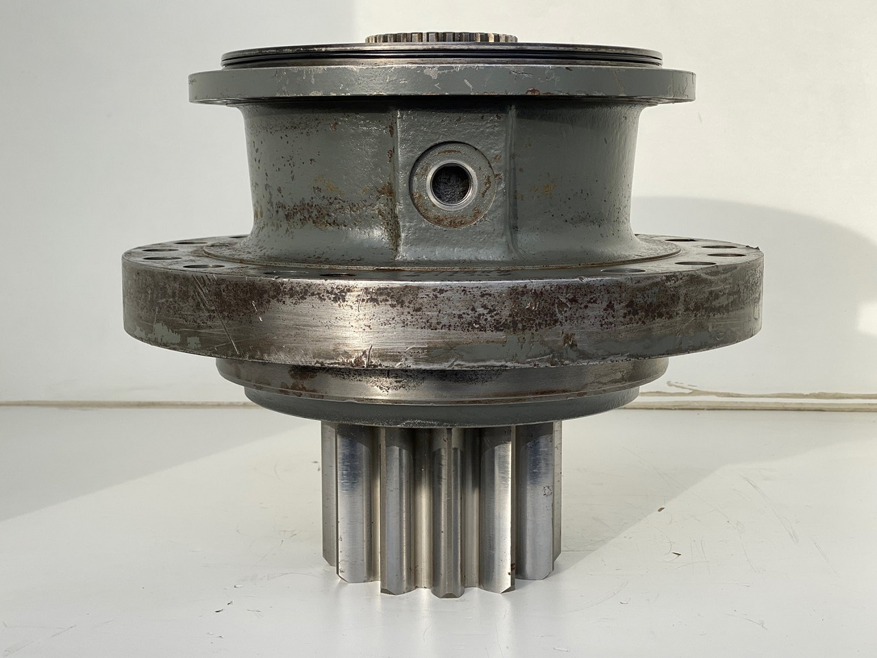 Liebherr Abtriebswellengehäuse ID-Nr.90018934 mit Abtriebswelle ID-Nr.90204999. SAT275/260 - SAT275/261 - SAT275/266 - SAT275/289. #1788#1730# - Menjač za Građevinska mašina: slika 1 Liebherr Abtriebswellengehäuse ID-Nr.90018934 mit Abtriebswelle ID-Nr.90204999. SAT275/260 - SAT275/261 - SAT275/266 - SAT275/289. #1788#1730# - Menjač za Građevinska mašina: slika 1