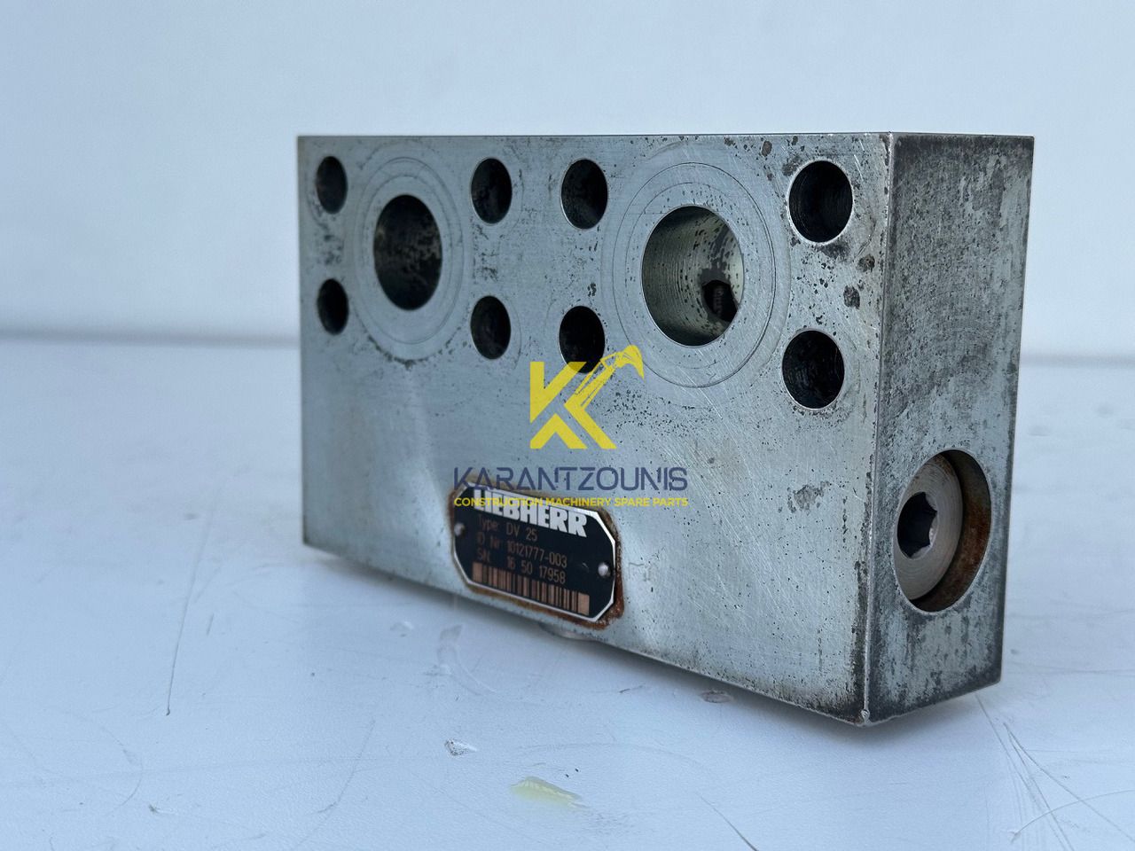 Liebherr Dämpfungsventil ID-Nr.10121777. P924 COMP, P926, R926, R916, R922, R924 COMP, R924, R926 COMP, R926, R930, R936, R946, R950 T, R960 T. #10121777.43199# - Motor okretanja za Građevinska mašina: slika 1 Liebherr Dämpfungsventil ID-Nr.10121777. P924 COMP, P926, R926, R916, R922, R924 COMP, R924, R926 COMP, R926, R930, R936, R946, R950 T, R960 T. #10121777.43199# - Motor okretanja za Građevinska mašina: slika 1