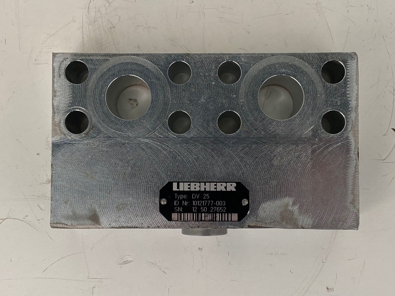 Liebherr Dämpfungsventil ID-Nr.10121777. P924 COMP, P926, R926, R916, R922, R924 COMP, R924, R926 COMP, R926, R930, R936, R946, R950 T, R960 T. #DÄ27652# - Motor okretanja za Bager: slika 2 Liebherr Dämpfungsventil ID-Nr.10121777. P924 COMP, P926, R926, R916, R922, R924 COMP, R924, R926 COMP, R926, R930, R936, R946, R950 T, R960 T. #DÄ27652# - Motor okretanja za Bager: slika 2