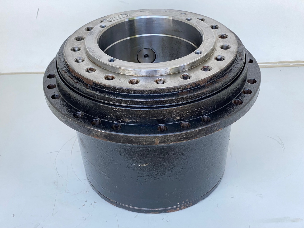 Liebherr Fahrantrieb FAT355P076. ID-Nr.969455101 - ID-Nr.969524001 - ID-Nr.90022900. LO1916, LOS916, R906, R916, R922, R924. #2088# - Pogonski reduktor za Bager guseničar: slika 1 Liebherr Fahrantrieb FAT355P076. ID-Nr.969455101 - ID-Nr.969524001 - ID-Nr.90022900. LO1916, LOS916, R906, R916, R922, R924. #2088# - Pogonski reduktor za Bager guseničar: slika 1