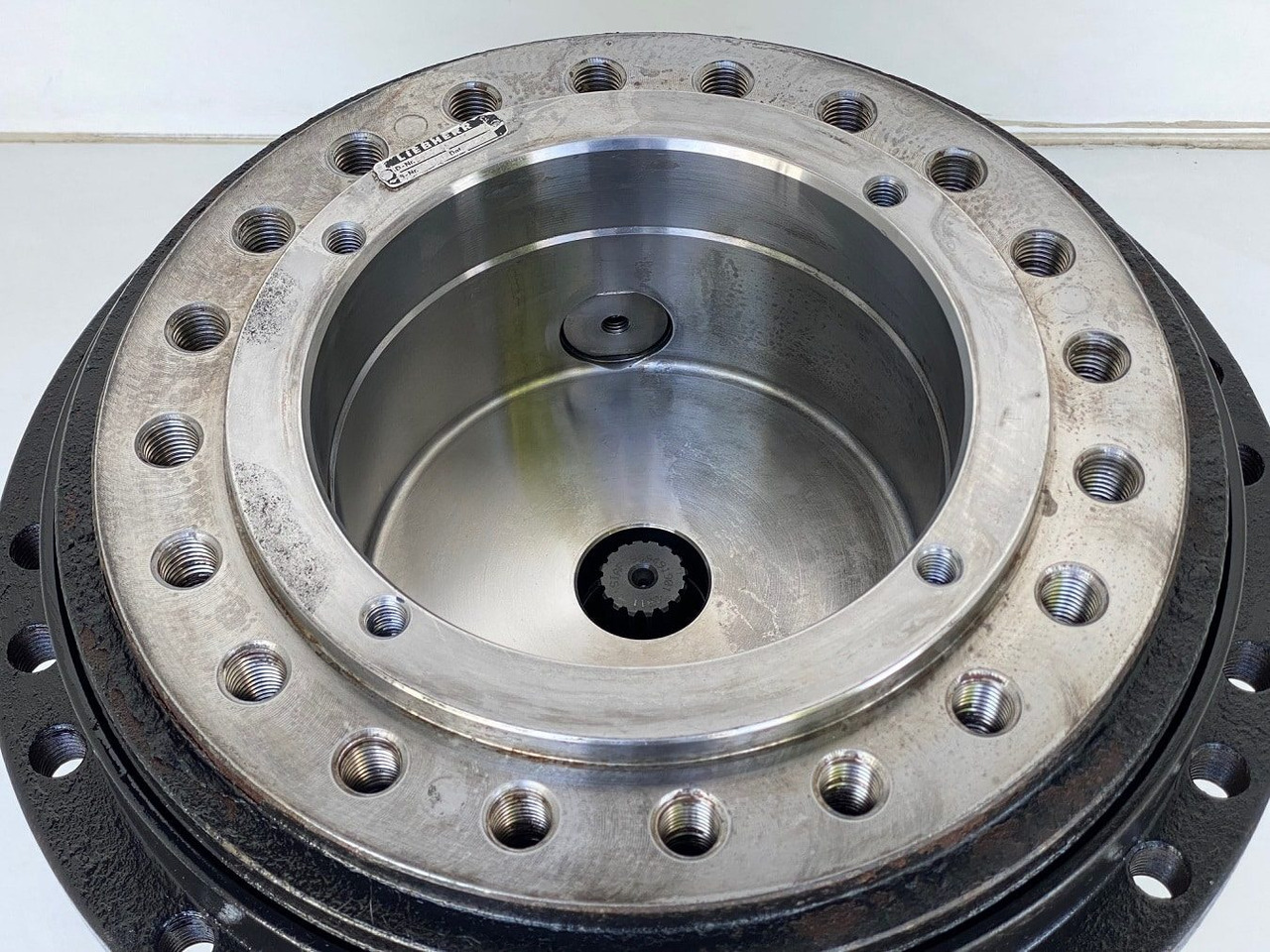 Liebherr Fahrantrieb FAT355P076. ID-Nr.969455101 - ID-Nr.969524001 - ID-Nr.90022900. LO1916, LOS916, R906, R916, R922, R924. #2088# - Pogonski reduktor za Bager guseničar: slika 3 Liebherr Fahrantrieb FAT355P076. ID-Nr.969455101 - ID-Nr.969524001 - ID-Nr.90022900. LO1916, LOS916, R906, R916, R922, R924. #2088# - Pogonski reduktor za Bager guseničar: slika 3