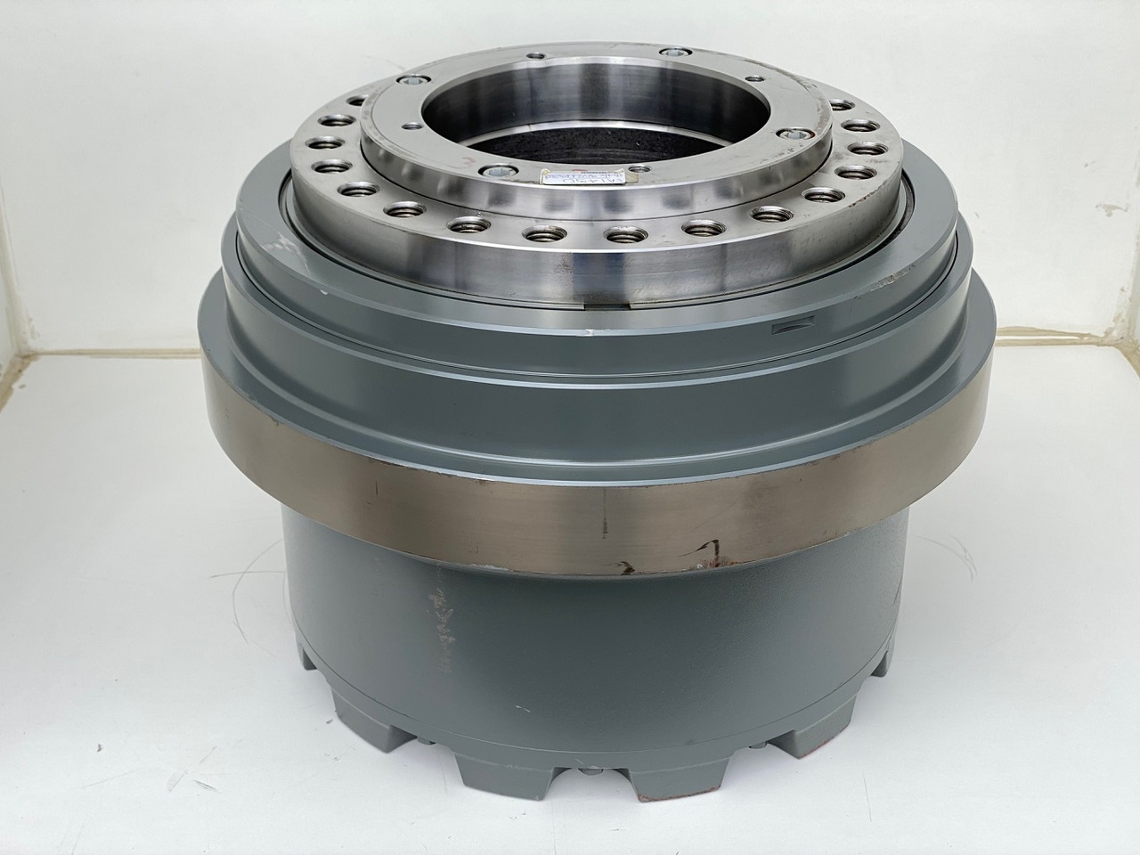 Liebherr Fahrantrieb FAT450P135, ID-Nr.90211932 - ID-Nr.90211933. ER944, R940, R944, R945, R946, R950, R960 T. #159-03# - Pogonski reduktor za Bager guseničar: slika 1 Liebherr Fahrantrieb FAT450P135, ID-Nr.90211932 - ID-Nr.90211933. ER944, R940, R944, R945, R946, R950, R960 T. #159-03# - Pogonski reduktor za Bager guseničar: slika 1